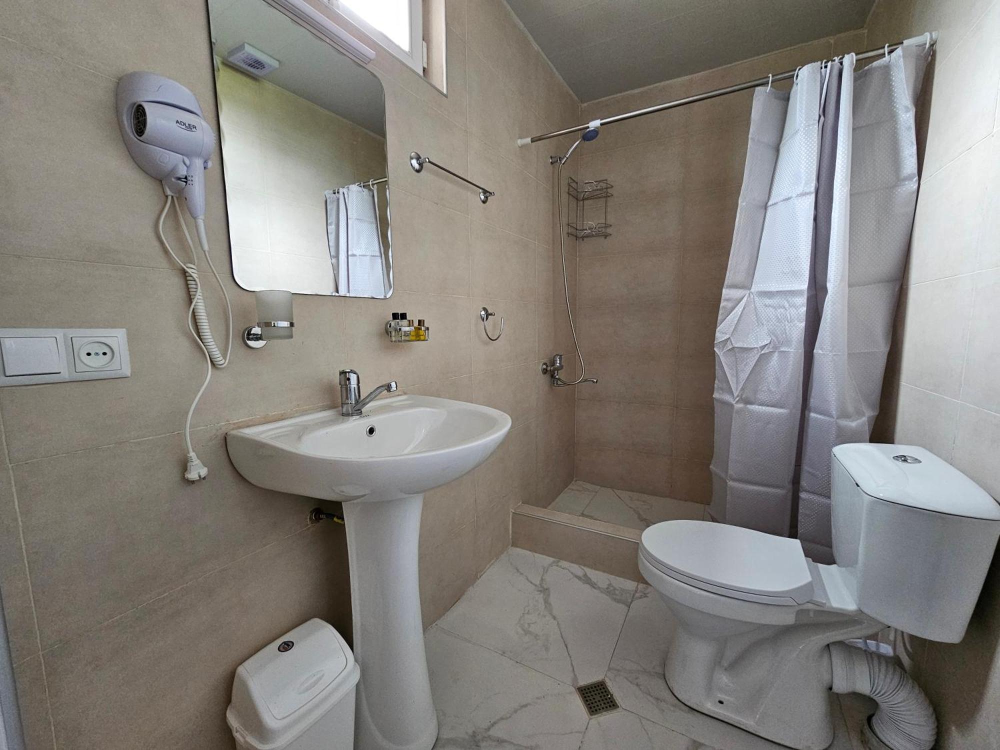 Hilltop Guest House Кутаиси Экстерьер фото