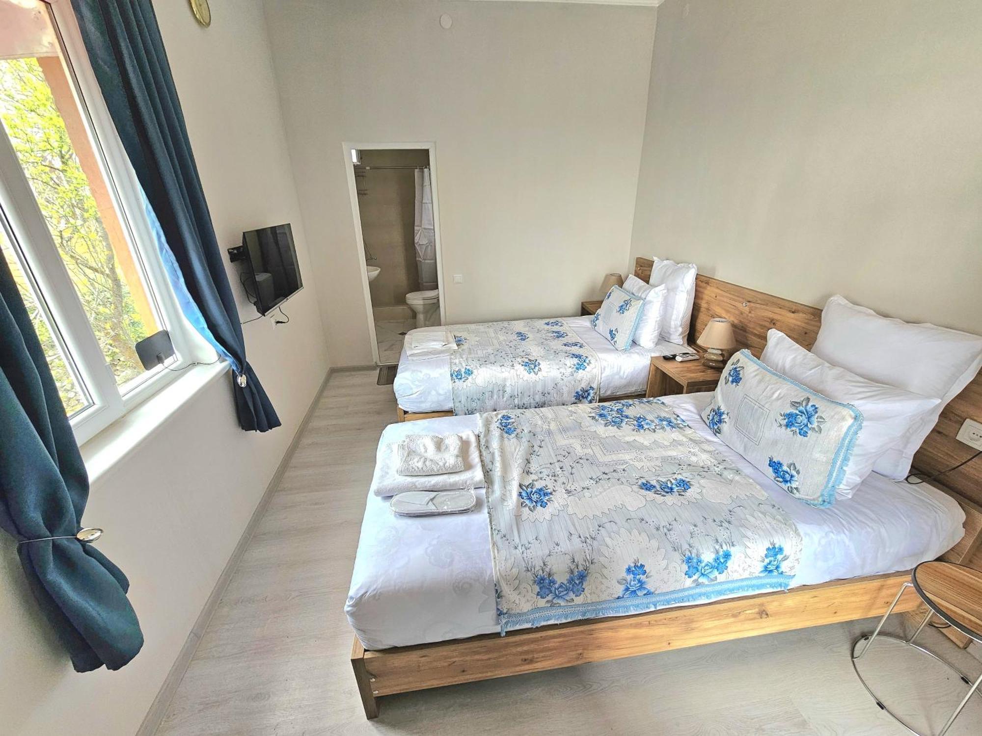 Hilltop Guest House Кутаиси Экстерьер фото