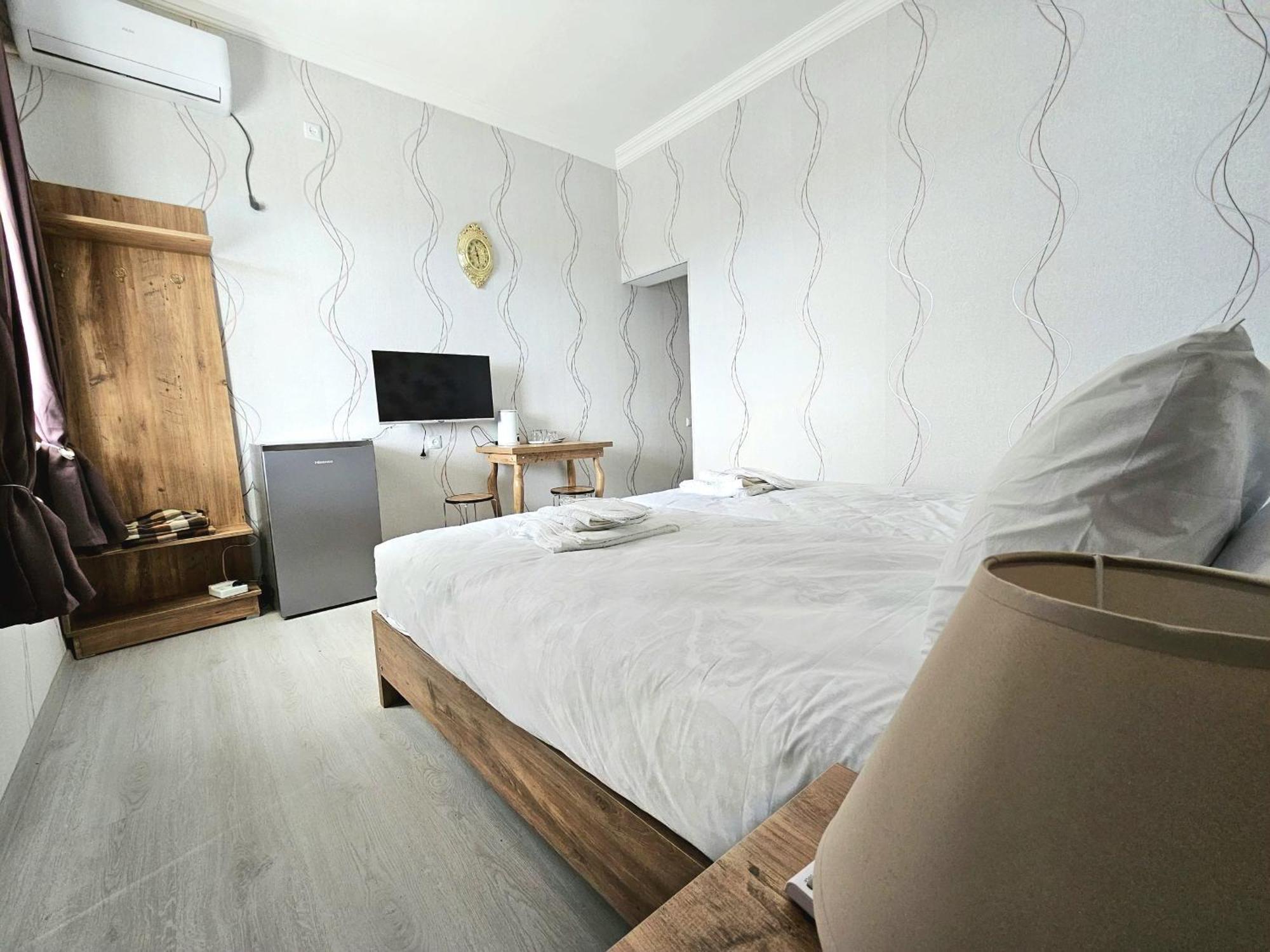 Hilltop Guest House Кутаиси Экстерьер фото