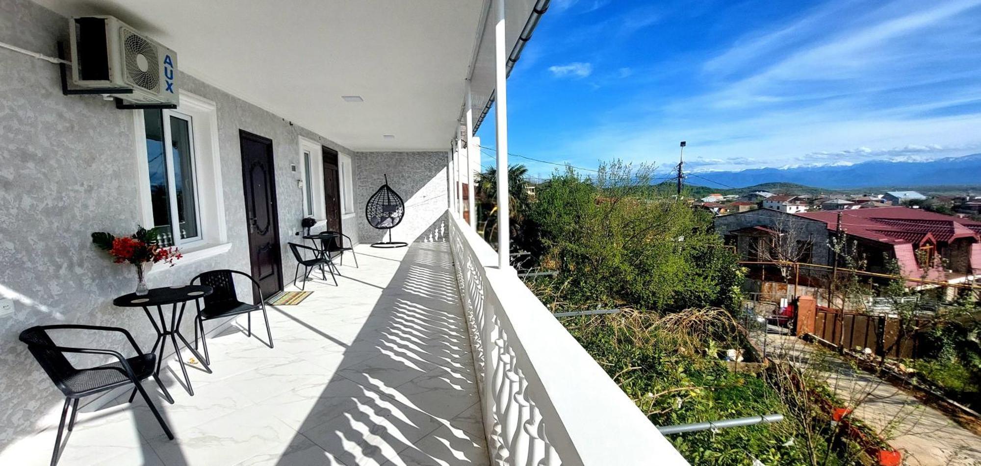 Hilltop Guest House Кутаиси Экстерьер фото