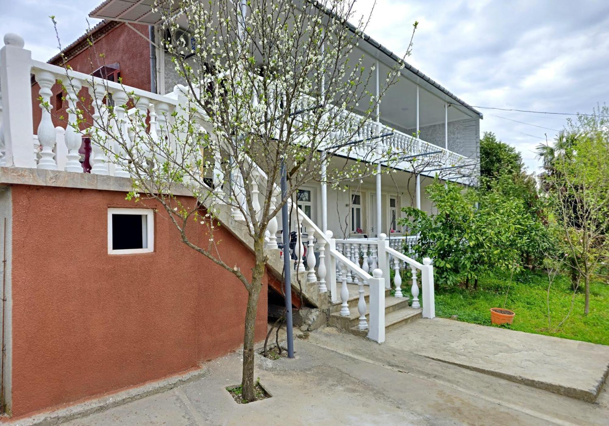 Hilltop Guest House Кутаиси Экстерьер фото